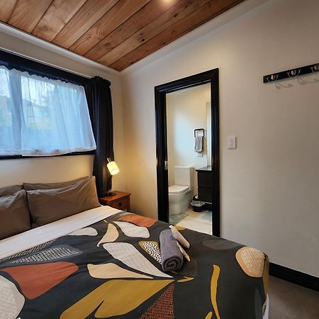 A Stone'S Throw From Town Tiny Home ديوندين المظهر الخارجي الصورة