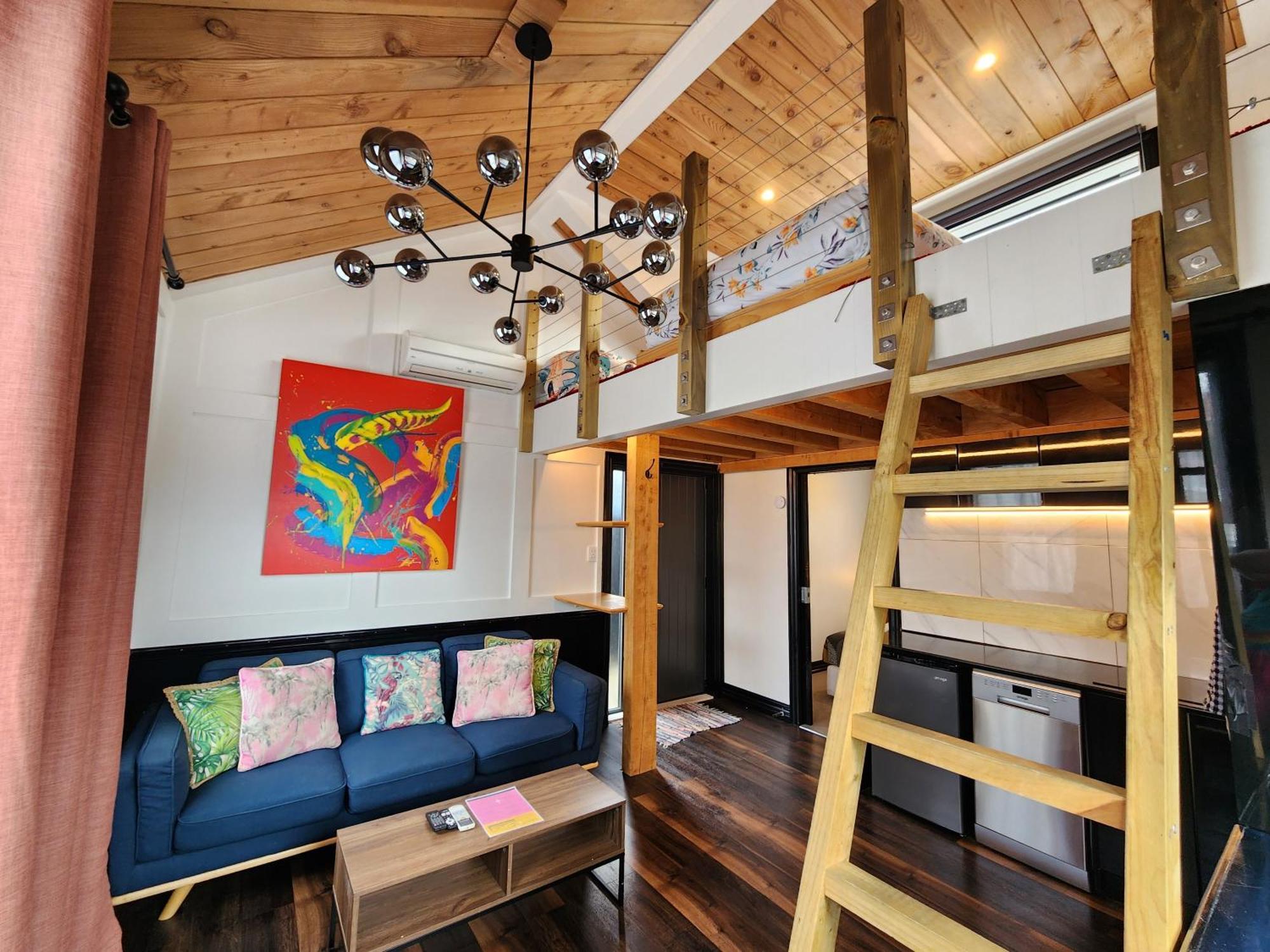 A Stone'S Throw From Town Tiny Home ديوندين المظهر الخارجي الصورة
